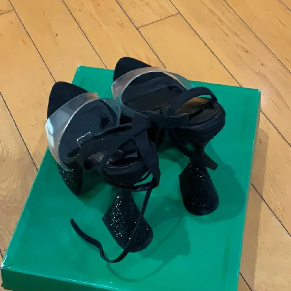 Jlo Jennifer Lopez Beverly Platform Heel in Black, Size: 6